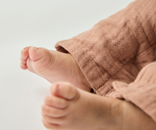 baby's feet 