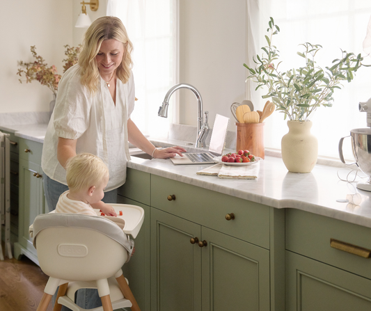mom introducing solids