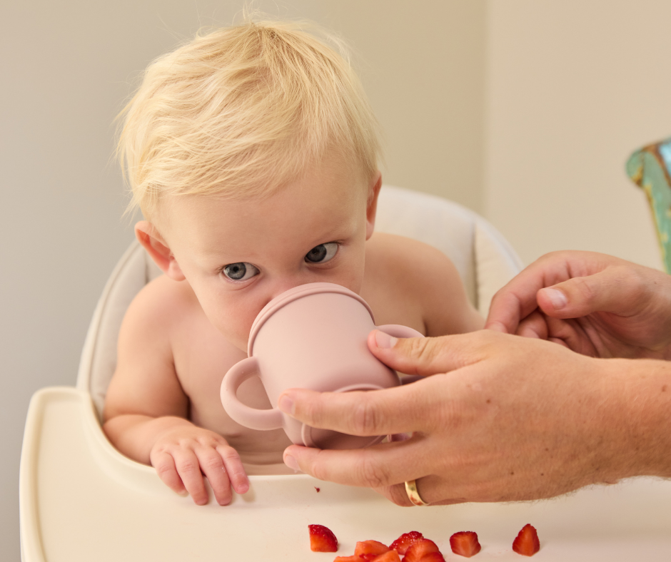 baby drinking from sippy cup