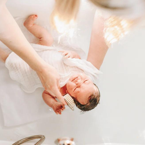 brushing babies hair in bath